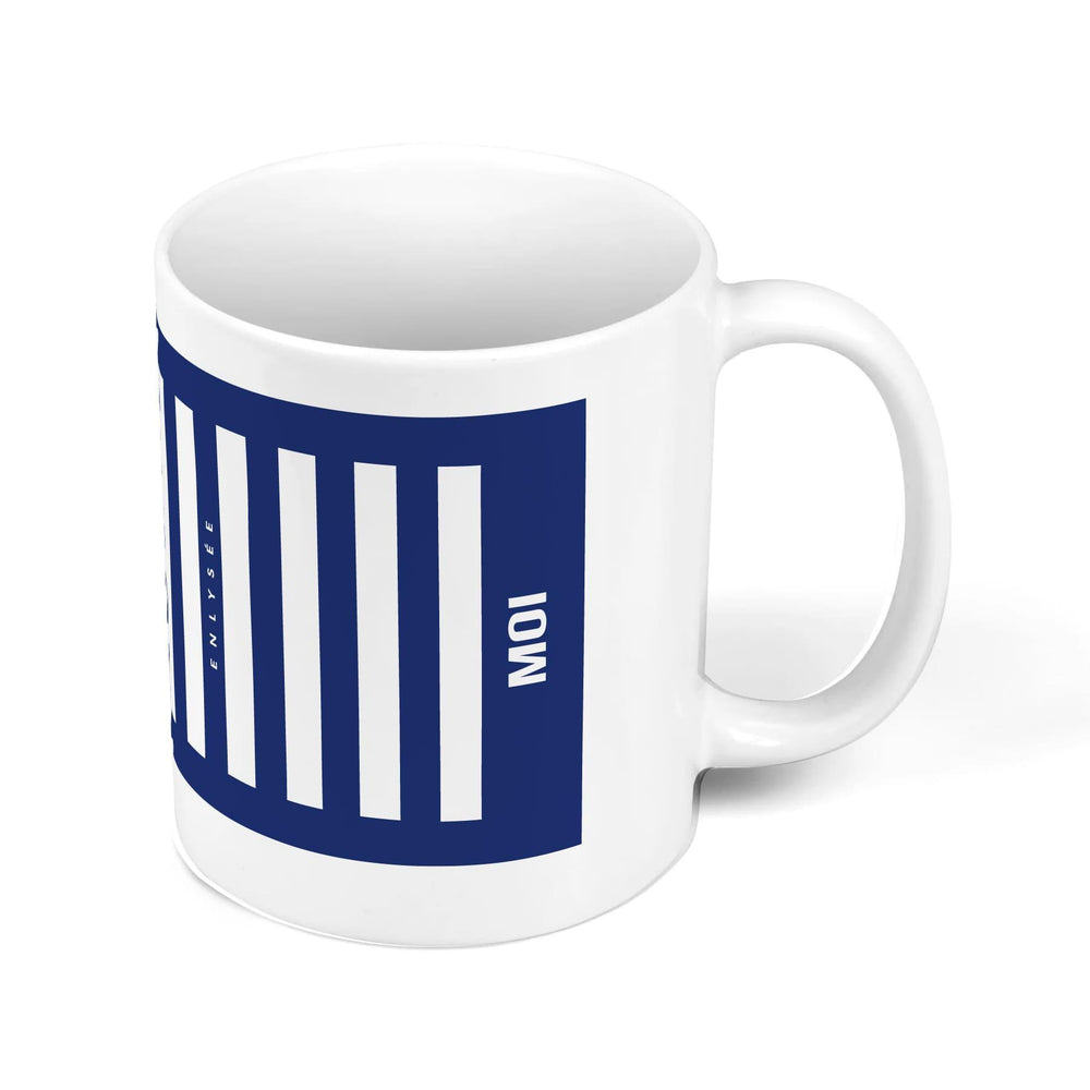 mug blanc passage piéton fond bleu travail vue de gauche