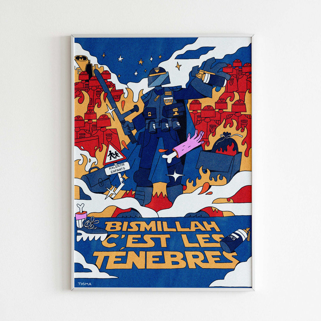 Mockup du poster bismillah c'est les ténèbres réalisé par tosma studio. Il y a un policier au centre entouré d'autres groupes de policier et un décor enflammé avec un pied et une main découpées et des gaz lacrymogènes